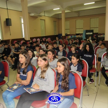 Encontro entre leitores e escritor promove experiências enriquecedoras