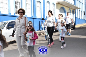 Caminhada Franciscana pela Paz reúne comunidade educativa