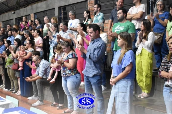 Lançamento do livro “Nossas Histórias” reúne e emociona comunidade educativa do Santíssima | 4º ano