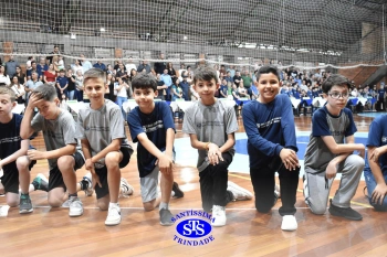 Lançamento do livro “Nossas Histórias” reúne e emociona comunidade educativa do Santíssima | 4º ano