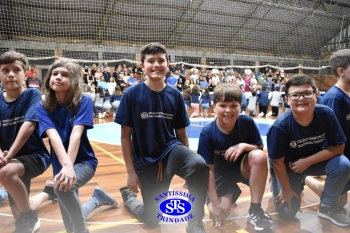 Lançamento do livro “Nossas Histórias” reúne e emociona comunidade educativa do Santíssima | 4º ano