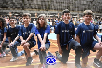 Lançamento do livro “Nossas Histórias” reúne e emociona comunidade educativa do Santíssima | 4º ano