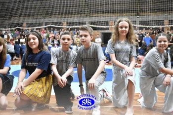 Lançamento do livro “Nossas Histórias” reúne e emociona comunidade educativa do Santíssima | 4º ano