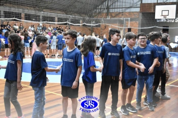 Lançamento do livro “Nossas Histórias” reúne e emociona comunidade educativa do Santíssima | 4º ano