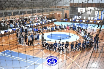 Lançamento do livro “Nossas Histórias” reúne e emociona comunidade educativa do Santíssima | 4º ano