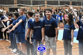 Lançamento do livro “Nossas Histórias” reúne e emociona comunidade educativa do Santíssima | 4º ano