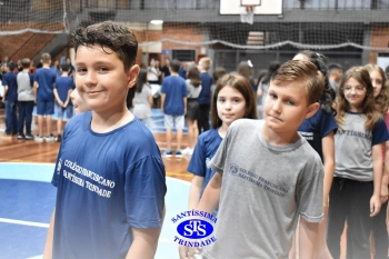Lançamento do livro “Nossas Histórias” reúne e emociona comunidade educativa do Santíssima | 4º ano