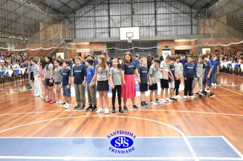 Lançamento do livro “Nossas Histórias” reúne e emociona comunidade educativa do Santíssima | 4º ano