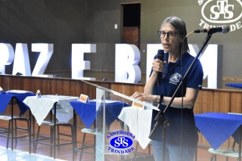 Lançamento do livro “Nossas Histórias” reúne e emociona comunidade educativa do Santíssima | 4º ano