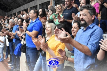 Lançamento do livro “Nossas Histórias” reúne e emociona comunidade educativa do Santíssima | 4º ano