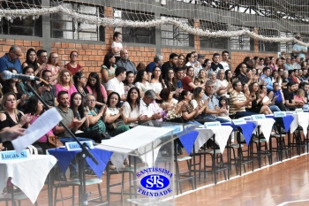 Lançamento do livro “Nossas Histórias” reúne e emociona comunidade educativa do Santíssima | 4º ano