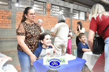 Lançamento do livro “Nossas Histórias” reúne e emociona comunidade educativa do Santíssima | 4º ano