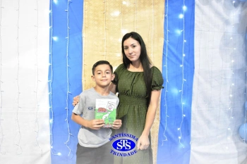 Lançamento do livro “Nossas Histórias” reúne e emociona comunidade educativa do Santíssima | 4º ano