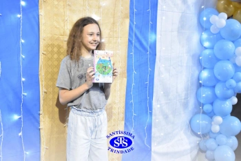 Lançamento do livro “Nossas Histórias” reúne e emociona comunidade educativa do Santíssima | 4º ano