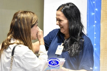 Lançamento do livro “Nossas Histórias” reúne e emociona comunidade educativa do Santíssima | 4º ano
