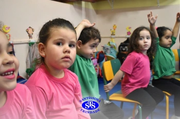 Atividade do abraço desenvolve habilidades sócio-emocionais