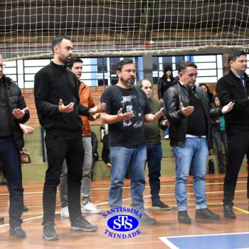 Crianças do 1º e 2º ano homenageiam os pais de forma especial e com muito amor 