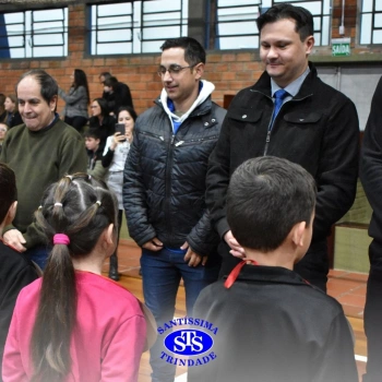 Crianças do 1º e 2º ano homenageiam os pais de forma especial e com muito amor 