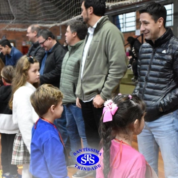 Crianças do 1º e 2º ano homenageiam os pais de forma especial e com muito amor 