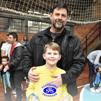 Crianças do 1º e 2º ano homenageiam os pais de forma especial e com muito amor 