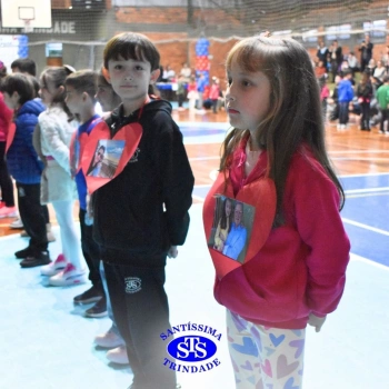 Crianças do 1º e 2º ano homenageiam os pais de forma especial e com muito amor 