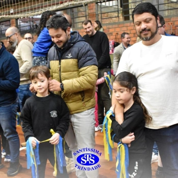 Crianças do 1º e 2º ano homenageiam os pais de forma especial e com muito amor 
