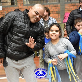 Crianças do 1º e 2º ano homenageiam os pais de forma especial e com muito amor 