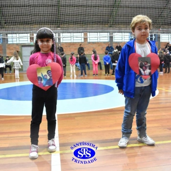 Crianças do 1º e 2º ano homenageiam os pais de forma especial e com muito amor 