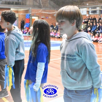 Crianças do 1º e 2º ano homenageiam os pais de forma especial e com muito amor 