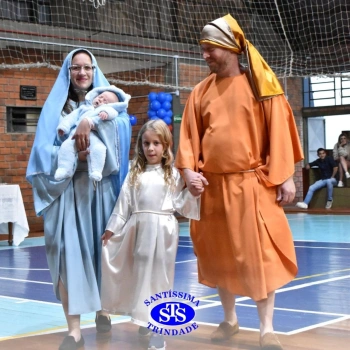 Crianças do 1º e 2º ano homenageiam os pais de forma especial e com muito amor 