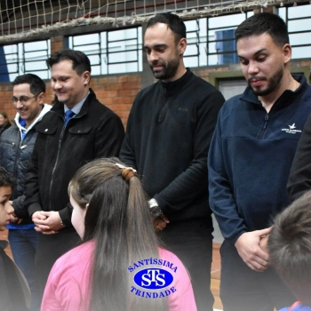 Crianças do 1º e 2º ano homenageiam os pais de forma especial e com muito amor 