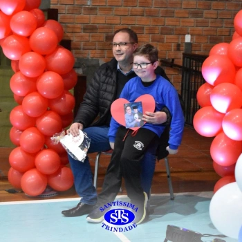 Crianças do 1º e 2º ano homenageiam os pais de forma especial e com muito amor 