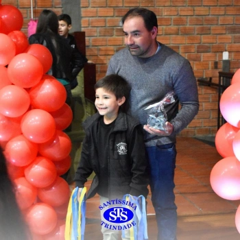 Crianças do 1º e 2º ano homenageiam os pais de forma especial e com muito amor 