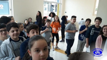 Alunos do 5º ano realizaram visita ao correio