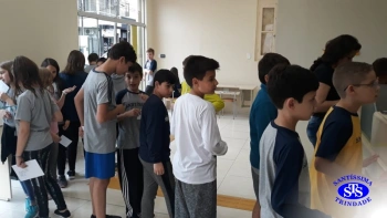 Alunos do 5º ano realizaram visita ao correio