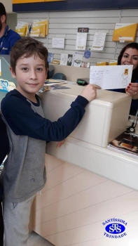 Alunos do 5º ano realizaram visita ao correio