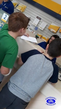 Alunos do 5º ano realizaram visita ao correio