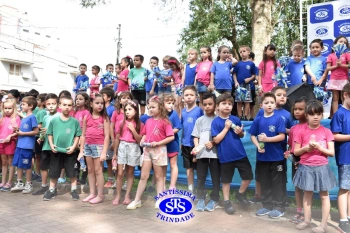 Apresentação da Educação Bilíngue abre 2º Santíssimas Day