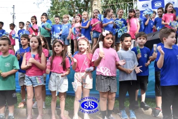 Apresentação da Educação Bilíngue abre 2º Santíssimas Day