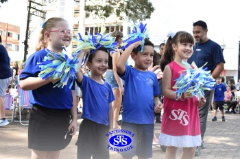Apresentação da Educação Bilíngue abre 2º Santíssimas Day