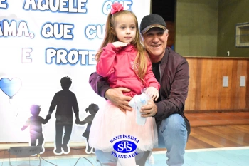 Homenagem aos pais dos alunos do Infantil 1, 2, 3 e 4