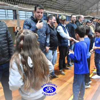 3º e 4º ano vivem momentos especiais ao lado dos pais durante homenagens no Colégio
