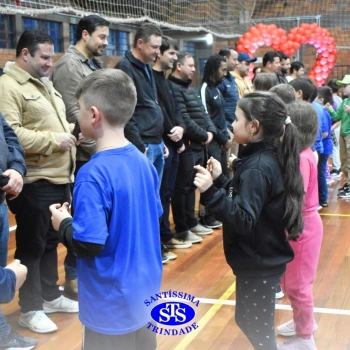 3º e 4º ano vivem momentos especiais ao lado dos pais durante homenagens no Colégio