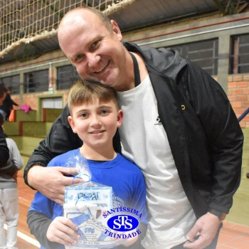 3º e 4º ano vivem momentos especiais ao lado dos pais durante homenagens no Colégio