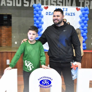 3º e 4º ano vivem momentos especiais ao lado dos pais durante homenagens no Colégio