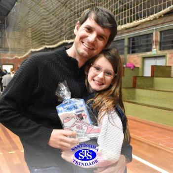 3º e 4º ano vivem momentos especiais ao lado dos pais durante homenagens no Colégio