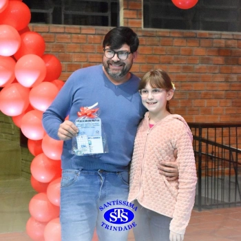 3º e 4º ano vivem momentos especiais ao lado dos pais durante homenagens no Colégio