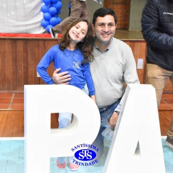 3º e 4º ano vivem momentos especiais ao lado dos pais durante homenagens no Colégio