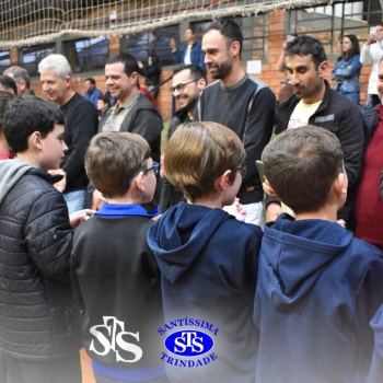 3º e 4º ano vivem momentos especiais ao lado dos pais durante homenagens no Colégio