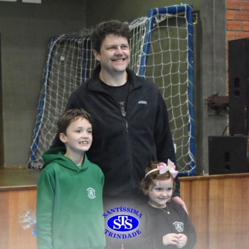 3º e 4º ano vivem momentos especiais ao lado dos pais durante homenagens no Colégio